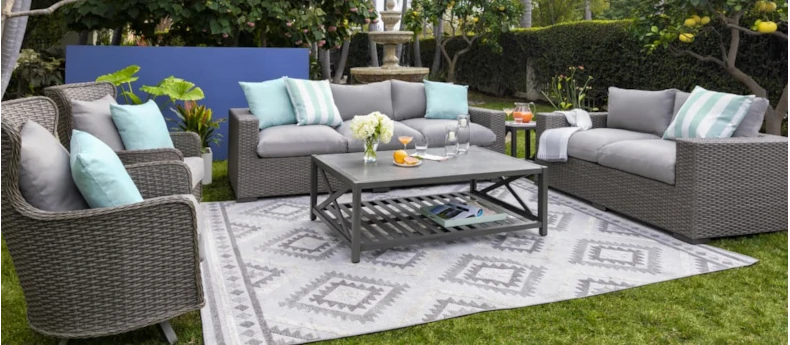 outdoor rug material