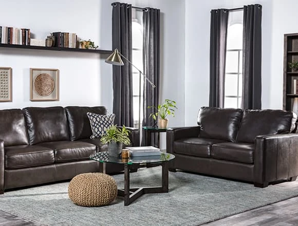 Country/Rustic Living Room with Gordon Sofa