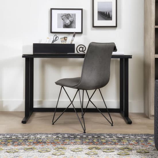 minimalist computer desk