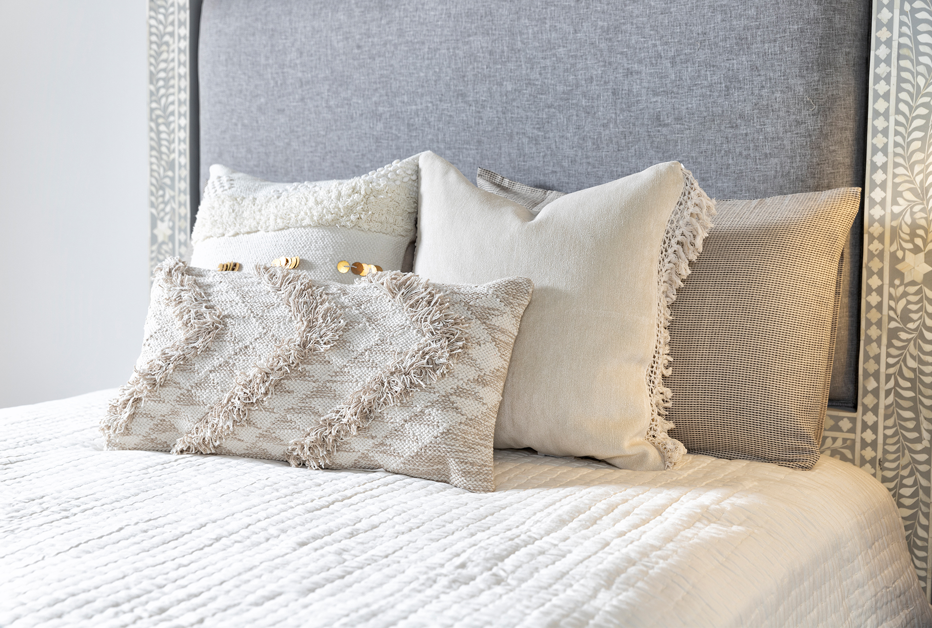 bedroom accent pillows