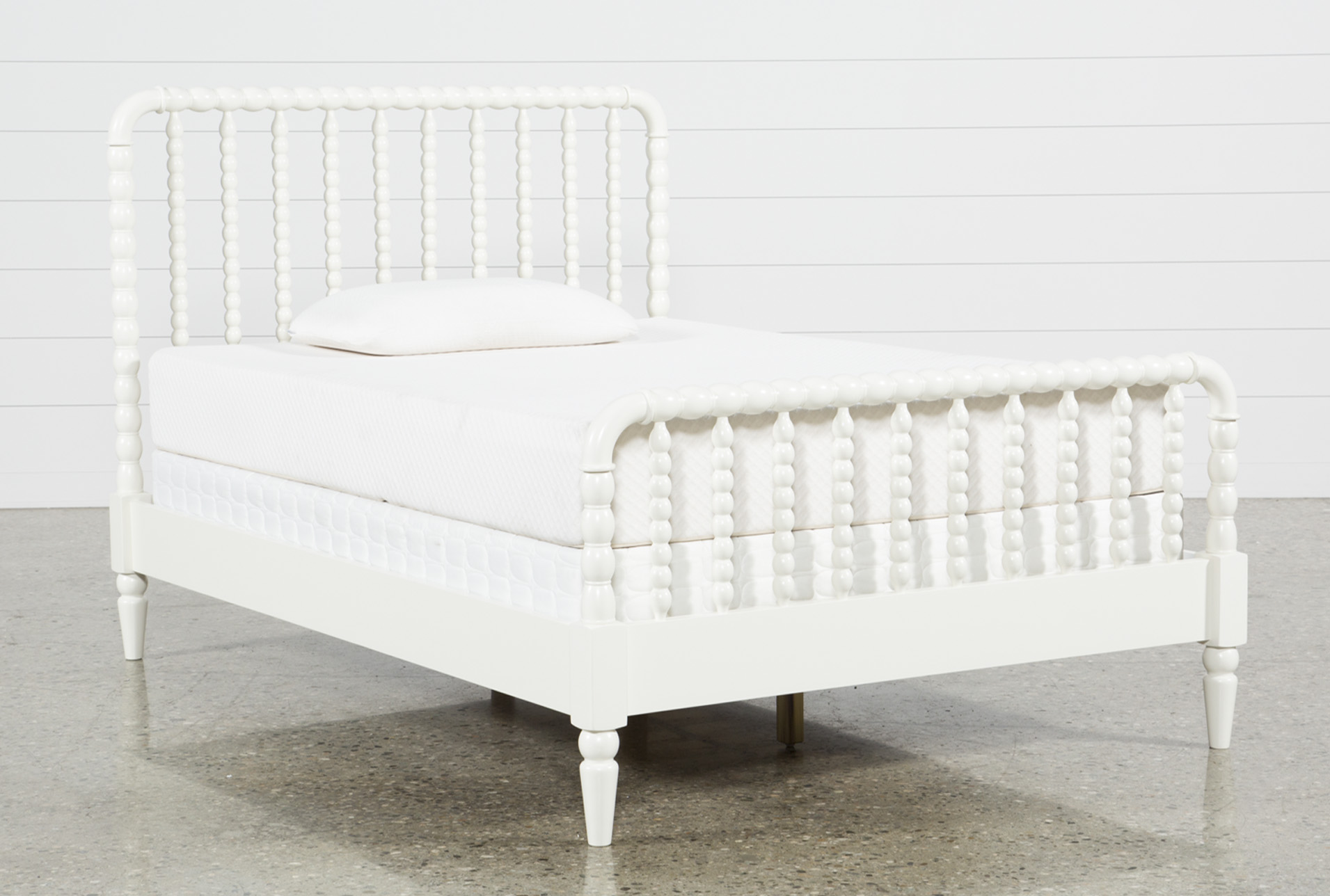 white spindle bed